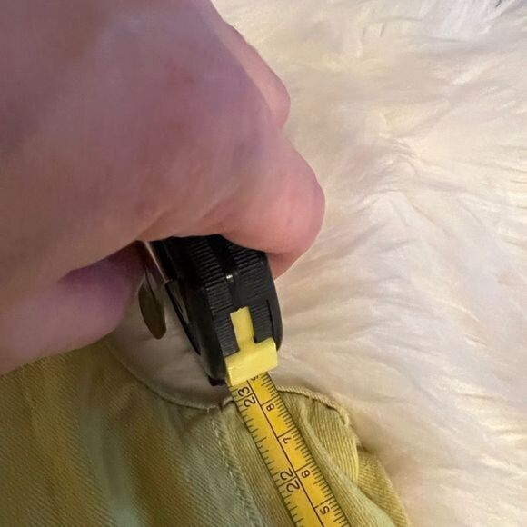 Gorgeous Green Tommy Bahama Capris 6 Excellent Condition - Picture 4 of 4